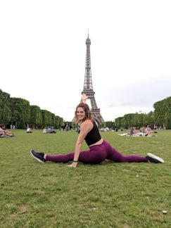 Splitting in front of the Eiffel Tower